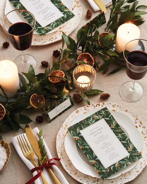 Best Indoor Christmas Decorations, Christmas Dinner Table Settings, Table Setting Ideas, Diner Decor, Festive Table Setting, Centerpiece Christmas, Xmas Dinner, Christmas Dining Table, Christmas Dinner Table