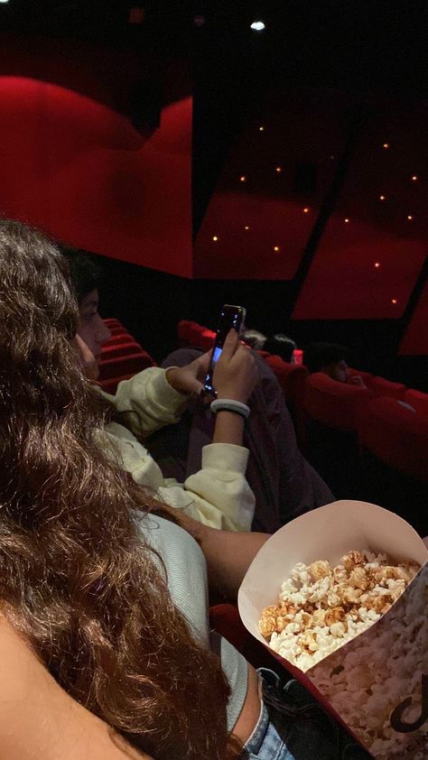 Couple In Movie Theater, Movie Theater Couple, Couples Movie Night, Couples Cinema, Movie Theater Aesthetic, Cinema Popcorn, Cinema Date, Popcorn Movie, Arab Men Fashion