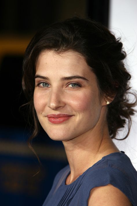 Cobie Smulders looks lovely without all the retouching. Cobie Smulders, Elisha Cuthbert, Pretty Woman, Beauty Women, Pretty People, Beautiful People, Muse, Vancouver, Close Up