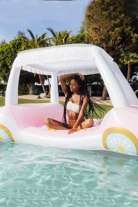 Cute Pool Floats, Summer Pool Floats, Bachelorette Pool Party, Cool Pool Floats, Dream Wishlist, Pool Floaties, Pool Rafts, Inflatable Pool Floats, Kiddie Pool