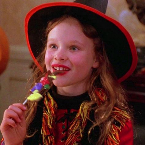 @doyoulovethe2000s’s Instagram post: “dani appreciation post” Invisible Man Costume, Hocus Pocus Makeup, 2024 Costumes, Thora Birch, 1990s Movies, Halloween Franchise, Hocus Pocus 1993, Pale Makeup, The Best Halloween Costumes