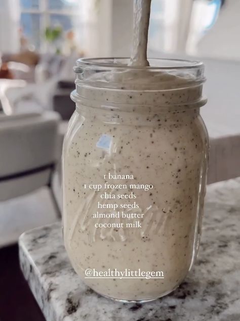 Hemp Seed Smoothie Recipes, Hemp Seed Recipes, Plats Healthy, Easy Healthy Smoothies, Smoothie Recipes Healthy Breakfast, Smoothie Drink Recipes, Healthy Drinks Smoothies, Healthy Food Dishes, Healthy Food Motivation