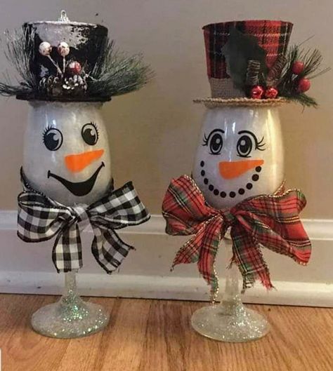 Christmas Wine Glasses Diy, Wine Glass Christmas Crafts, Whimsical Snowman, Snowman Crafts Diy, Christmas Wine Glasses, Dollar Store Christmas Crafts, Christmas Decorations Diy Crafts, Christmas Crafts To Sell, Glass Snowman