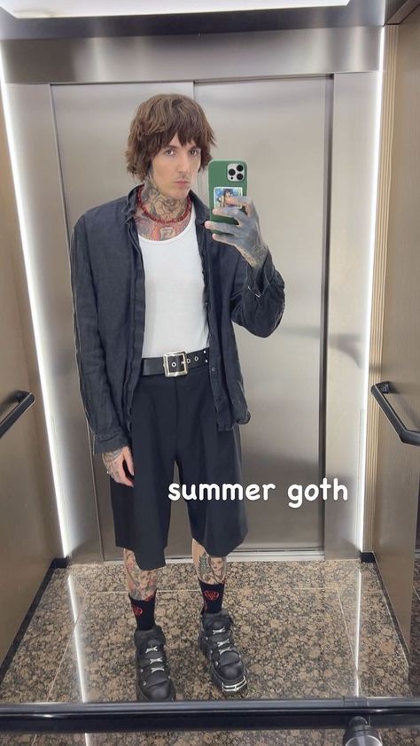 Oli Sykes Goth Outfits Men, Summer Goth Outfits, Emo Princess, Hot British Men, Oli Sykes, Oliver Sykes, Summer Goth, Mens Outfit Inspiration, Bring Me The Horizon