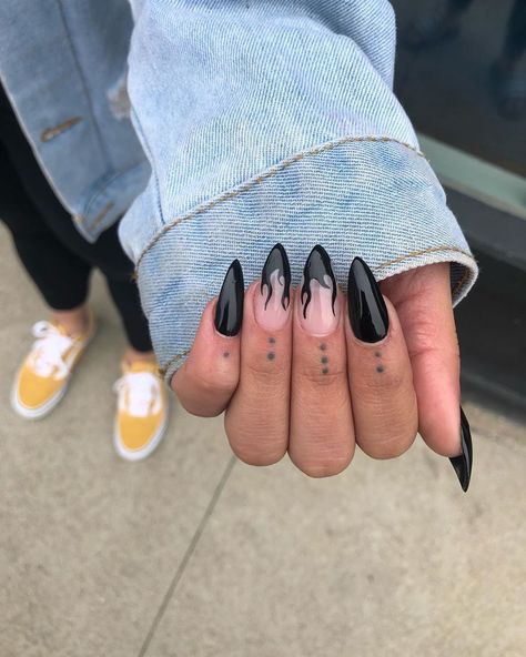 Nurse Nails, Stars Nails, Flame Nails, Black Stiletto Nails, Nagellack Trends, Black Flame, Stiletto Nail Art, Grunge Nails, Nails Fashion