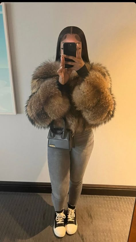 Rich Girl Outfits Black Women, Boujee Fall Outfits, Zara Fur Coat, Fur Vest Outfit Winter, Cdg Outfit, Shopping Outfit Winter, Coat Ootd, Fur Jacket Outfit, Mode Zara