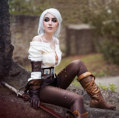 Anni the duck Anni die Ente YouTube Twitch Cosplay ciri witcher thewitcher ciricosplay Anni The Duck, Ciri The Witcher, Ciri Cosplay, Witcher Cosplay, Ciri Witcher, Grimm Tales, Witch Cosplay, Fair Outfits, Viking Costume