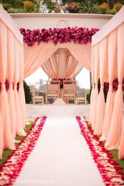 Wedding Hall Decorations, Wedding Background Decoration, Wedding Entrance Decor, Pause Button, Wedding Stage Design, Marriage Decoration, Mandap Decor, Wedding Backdrop Design, Desi Wedding Decor