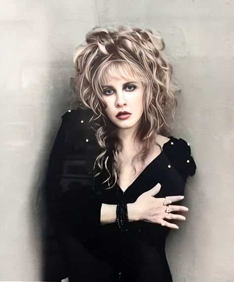 Stevie Nicks Pictures, Welsh Witch, Stevie Nicks Young, Black Aesthetic Collage, Buckingham Nicks, Miss Elizabeth, Stevie Nicks Style, Stephanie Lynn, Gold Dust Woman