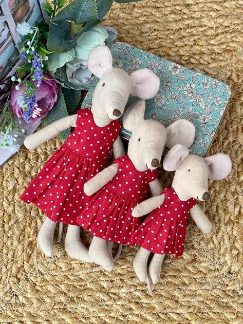 EvasMomCreates - Etsy Red Cotton Dress, Maileg Mouse, Mouse Dress, Doll House Crafts, Textile Bag, Creative Workshop, Christmas Sewing, Love Sewing, Doll Clothing