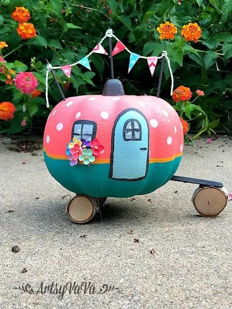 Camper Pumpkin, Pumpkin Ideas For Halloween, Unique Pumpkin Decorating, Creative Pumpkin Painting, Creative Pumpkin Decorating, No Carve Pumpkin Decorating, Pumpkin Decorating Contest, Creative Pumpkin Carving, Disney Pumpkin