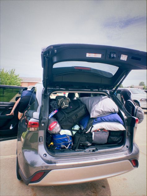 Family Car Trip, Road Trip Aesthetic, Trip Aesthetic, Cabin Trip, Aesthetic Film, Road Trip Snacks, Road Trip Car, West Coast Road Trip, Long Road Trip