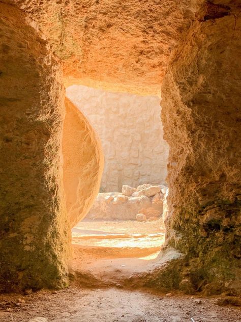 Christ-Centered Easter Traditions | McKenzie Sue Makes | McKenzie Sue Makes Resurrection Verses, Jesus Tomb, Empty Tomb, Christian Images, Christian Pictures, Jesus Resurrection, San Francesco, Holy Week, Post Instagram