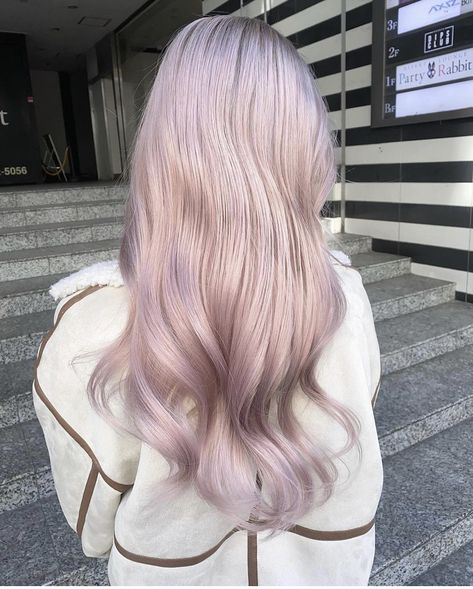 Light Lavender Hair, Brunette Layers, Lilac Hair Color, Short Dyed Hair, Ulzzang Hair, Hairstyles Theme, Hair Fair, Beige Hair, Korean Hair Color