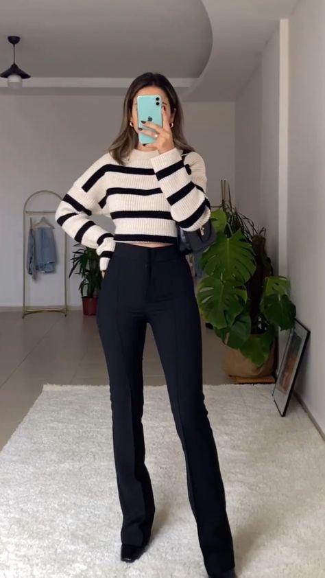 Sixth Form Outfits Jeans, Business Casual Outfits For Women Restaurant, Formal Chapter Outfits, Hostess Outfit Ideas Restaurant, Host Restaurant Outfit, Bootcut Work Pants Outfit, Formal Hostess Outfit, Legal Receptionist Outfit, Black Hostess Outfit Restaurant