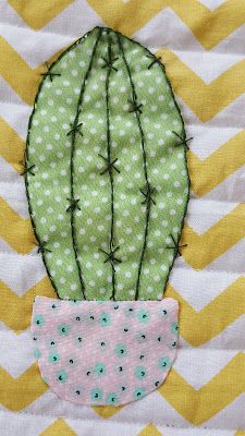 mini cactus quilt | All about patchwork and quilting Cactus Quilt, Quilt Block, Freehand Machine Embroidery, Mini Cactus, Patchwork Inspiration, Hanging Quilts, Basic Quilt, Cactus Wall Art, Cactus Design