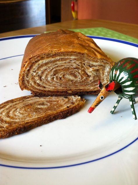 Potica Recipe Slovenia, Easy Nut Roll Recipe, Nut Roll Recipe, Slovenian Food, Slovak Recipes, Nut Rolls, Family Secrets, Walnut Bread, Biscuit Recipes