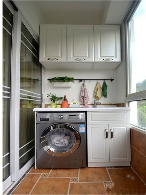 Laundry Room Ideas: An Extra Function for Your Balcony - Unique Balcony & Garden Decoration and Easy DIY Ideas Outdoor Laundry Rooms, Washing Area, Utility Area, Laundry Room Wallpaper, Laundry Design, Laundry Room Ideas, Indian Home Interior, Modern Laundry Rooms, Kitchen Interior Design Decor