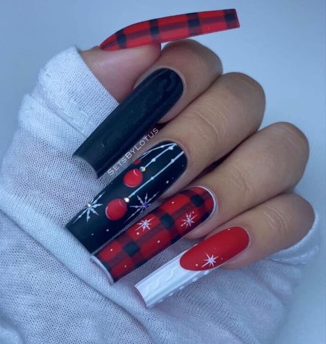 Plaid Nails Designs, Christmas Nails Blue, Christmas Sweater Nails, Plaid Nail Designs, New Years Nail Art, Art Sweater, Funky Nail Art, Nail Art Images, Red Christmas Nails