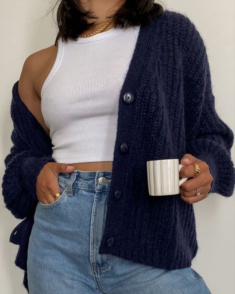 Fashion Inspo Outfits2023, Dark Blue Cardigan Outfit Aesthetic, Navy Blue Outfit Ideas Aesthetic, Navy Jacket Outfit Aesthetic, Navy Blue Crochet Sweater, Navy Knit Cardigan Outfit, Chunky Cardigan Aesthetic, Dark Blue Knit Sweater, Deep Blue Outfit Aesthetic