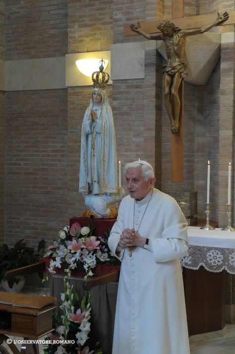 Let us pray for PopeEmeritus Benedict XVI, Bento Xvi, Benedict Xvi, Pope Benedict Xvi, Images Of Mary, Pope Benedict, Let Us Pray, Catholic Images, Pope John Paul Ii, Holy Father