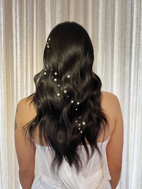 Hair Pearls Down, Pearls Hair Wedding, Mermaid Waves Long Hair Wedding, Pearls In Black Hair, Hair With Pearls In It, Curls With Pearls, Pearls In Hair, Moh Hair, Brunette Bridal Hair