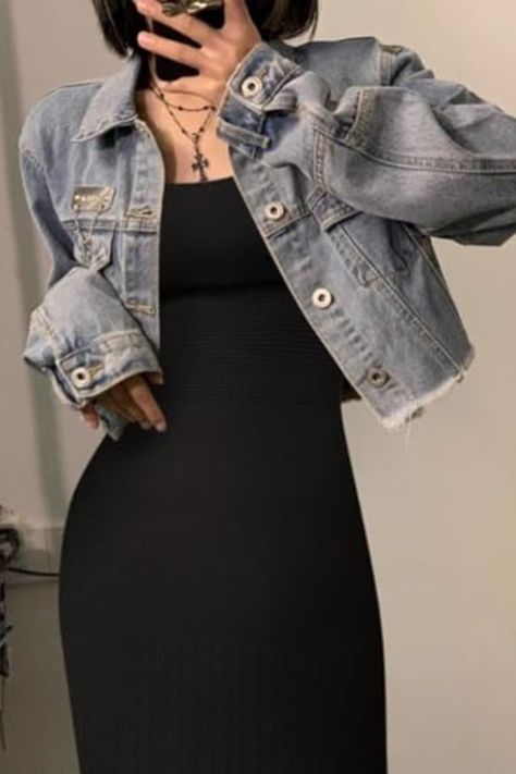 Discreet Long Maxi Dress - Date Night Beauty Maxi Dress And Jean Jacket Outfit, Body Con Dress Outfit Casual, Maxi Dress Denim Jacket, Rainy Summer Day Outfit, Denim Jacket Crop, Short Black Bob, Black Bob Haircut, Rainy Summer Day, Fashion Styling Tips