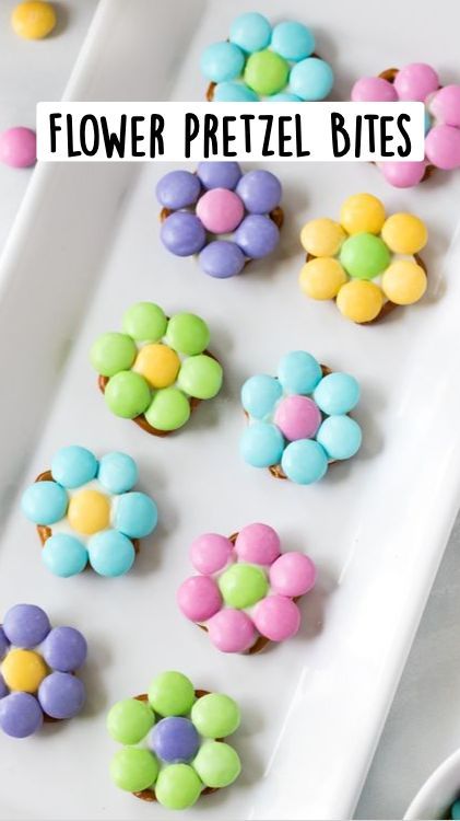 Flower Pretzel Bites, Washcloth Bunny, Easter Party Food, Bunny Craft, Chocolate Melting Wafers, Chocolate Egg, Ideas For Easter Decorations, Ideas For Easter, Tasty Baking