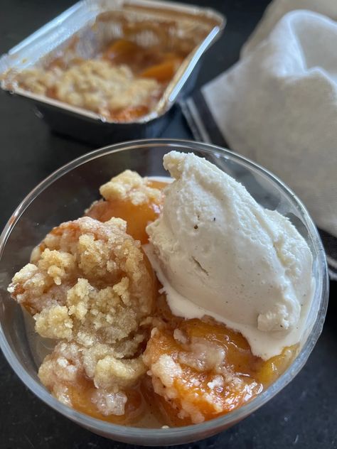 Freezer-Friendly Dessert Ideas - Peach Crisp - One Hundred Dollars a Month Freezer Desserts Recipes, Healthy Peach Crisp, Freezer Desserts, Peach Crisp Recipe, Canning Tips, Peach Crisp, Easy Freezer Meals, Almond Flour Recipes, Canned Peaches