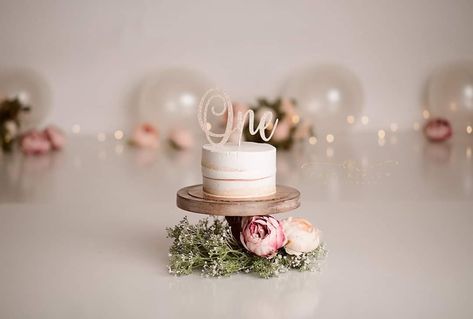 Boho First Birthday Cake Smash, Smash Cake Girl Photoshop, Cake Smash White Backdrop, Simple Smash Cake Girl, 1st Birthday Photoshoot Outfit, Baby Girl Cake Smash Theme, Boho 1st Birthday Photoshoot, Baby Girl First Birthday Photoshooting, Boho First Birthday Photoshoot