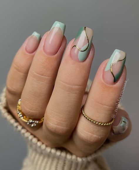 One Nail Design Ring Finger Simple, Mint Green Nails, Mint Nails, Bridesmaids Nails, Green Acrylic Nails, Green Nail Art, Tree Nails, Square Nail Designs, Green Nail Designs