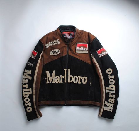 Malboro Vintage Jacket, Drawing Leather Jacket, Jackets Drawing, Motorsport Jacket, Casual Leather Jacket Outfit, Fall Jackets Outfit, Outfit Leather Jacket, Fall Leather Jacket, Vintage Racing Jacket