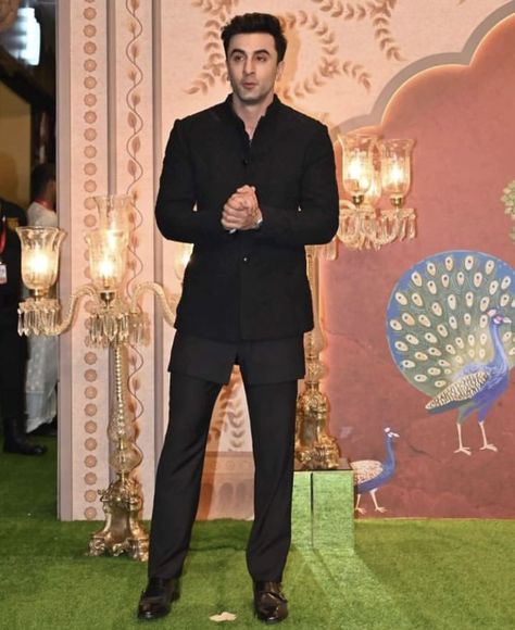 Ranbir Kapoor Jodhpuri Suit, Ranbir Kapoor Wedding Outfit, Ranbir Kapoor Suit, Ranbir Kapoor Outfits, Ranbir Kapoor Wedding, Black Indian Outfit, Engagement Dress For Groom, Ambani Wedding, Indian Wedding Clothes For Men