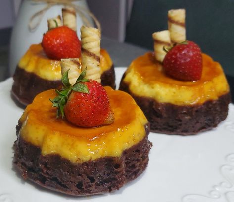 Mini Chocoflan, Chocoflan Cake, Choco Flan, Chocoflan Recipe, Flan Cake, Food Pic, Mexican Dessert Recipes, Flan Recipe, Mini Bundt Cakes