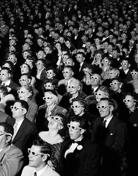 https://flic.kr/p/9TyuF2 | 1950s 3D Movies | The first 3-D movie opened in Los Angeles in November 1953. Sala Cinema, Life In The 1950s, Guy Debord, 3d Film, 3d Cinema, Art Japonais, Smallville, Movie Theater, Vintage Photography