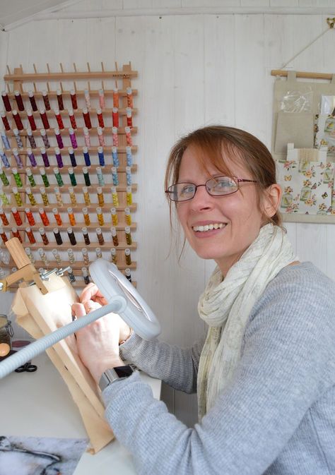 Meet Victoria Matthewson - the award-winning embroidery artist painting with a needle Buttons Crafts, Kind People, Textile Art Embroidery, Embroidery Patterns Vintage, Thread Painting, Embroidery Shop, Creative Embroidery, Types Of Embroidery, Hand Embroidery Art