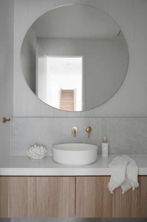 Makeup Mirror Aesthetic, Aesthetic Sink, Coastal Powder Room, Bathroom Design Plans, Round Makeup, Color Schemes Design, Mirror Aesthetic, Large Round Mirror, Bathroom Layouts