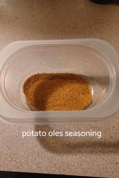 Potato Oles Seasoning Mix Potato Oles Recipe, Potato Ole Seasoning, How To Make Potatoes, Herb Seasoning, Just A Pinch, Seasoning Mixes, Cayenne Peppers, A Bowl, Potato