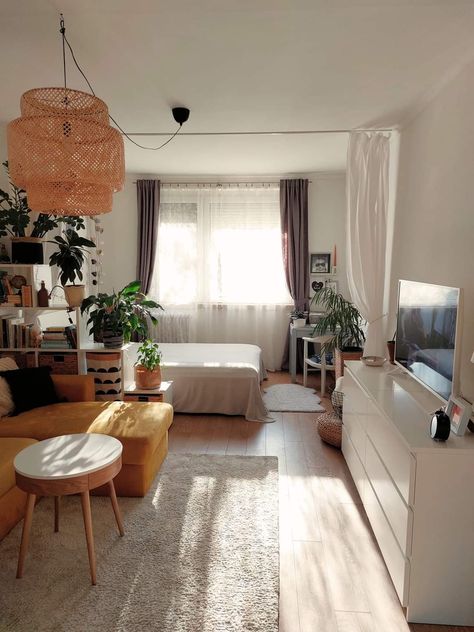 Living Room And Bedroom Combo, Cozy Studio Apartment, Small Apartment Bedrooms, Studio Apartment Living, Aesthetic Bed, Closet Aesthetic, Deco Studio, Dream Apartment Decor, Closet Room