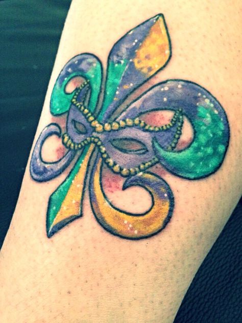 Fleur de lis-mask-mardi gras New Orleans Mask Tattoo, Cajun Tattoo Ideas, Mardi Gras Tattoo Ideas, Mardi Gras Mask Tattoo, Nola Tattoos Ideas, Mardi Gras Tattoo, New Orleans Tattoo Ideas, Fluer De Lis Tattoo, Mask Tattoo Ideas