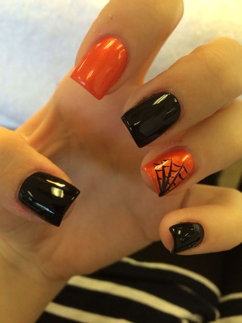 Dip Nails Ideas Halloween, Halloween Nails Sns Powder, Short Nail Designs Halloween Easy, Bright Orange Halloween Nails, Orange And Black Halloween Nails Acrylic, Halloween Colors For Nails, Fall Gel Nail Art Ideas, Halloween Nails Short Orange, Halloween Nail Designs Dip Powder