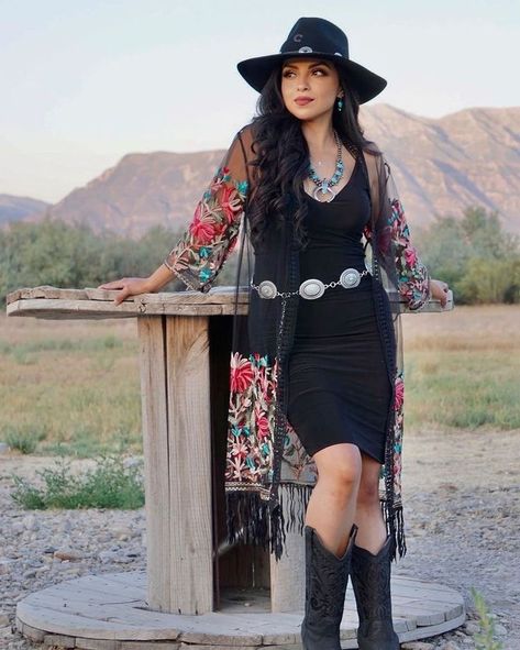 Pin by lakesha garris on Ropa | Western outfits women, Western outfits, Cowgirl outfits for women Party Outfit Western, Happy Monday New Week, Vaquera Outfit Mexican, Cowboy Outfits For Women, Monday New Week, Cowgirl Outfits For Women, Country Chic Outfits, Outfit Western, Cowgirl Style Outfits