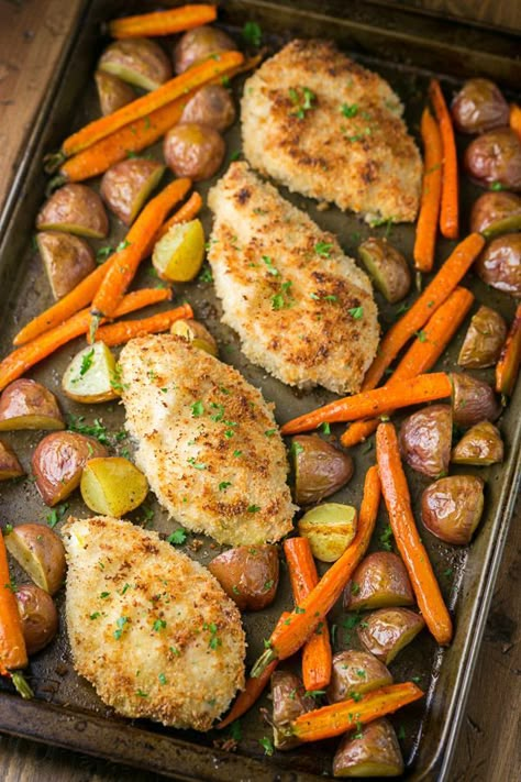 This one-pan chicken dinner is delicious and family-friendly. It's a one pan meal with just 6 ingredients! Such an easy dinner idea. Chicken Dinner Recipes For Family, Sheet Pan Suppers Recipes, Dinner Ideas For Family, Easy Supper Recipes, Easy Chicken Dinner, Dinner Family, Sheet Pan Suppers, Sheet Pan Dinners Recipes, One Pan Chicken