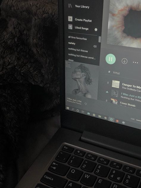 I Laptop, Spotify Photos Aesthetic, Spotify Playlist Aesthetic Laptop, Aesthetic Laptop Photos, Pap Leptop, Spotify On Laptop Aesthetic, Laptop Spotify Aesthetic, Pap Laptop Aesthetic, Laptop Music Aesthetic