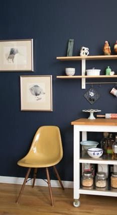 The right color of dark paint can give your home a moody, glamorous look. Tess from Apartment Therapy shares her favorite shades of BEHR Paint for creating the perfect dark wall. This miniature kitchen area uses a coat of Starless Night set against bright white trim and light wooden flooring to create the perfect touch of drama. Kitchen Spotlights, Blue Kitchen Walls, Honey Oak Cabinets, Paint For Kitchen Walls, Painting Oak Cabinets, Oak Kitchen Cabinets, Honey Oak, Kitchen Paint Colors, Best Paint Colors