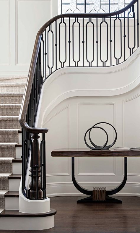 New Classic Stairs Design, Outside Stairs Railing Ideas, Iron Balusters Stairs Modern, Bilevel Staircase Ideas, French Iron Railing, Modern Classic Stairs, Staircase Design Luxury Classic, French Country Stair Railing Ideas, Staircase Design Classic