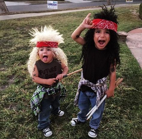 Love this DIY '80s rocker Halloween costume! Rockstar Costume Diy, Diy 80s Costume, Kids Rockstar Costume, Kids 80s Outfit Ideas, 80s Dress Up Day, Rocker Halloween Costume, 80s Outfit Ideas, 80s Dress Up, Rockstar Costume