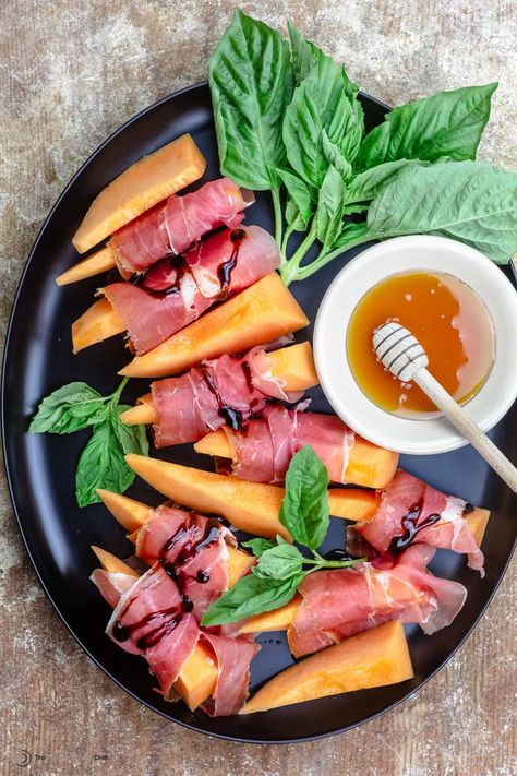 Prosciutto Melon Salad, Melon With Prosciutto, Prosciutto And Melon Appetizers, Melon Prosciutto Appetizer, Melon And Prosciutto Appetizers, Melon Starter, Kitchenette Recipes, Melon And Prosciutto, Asparagus Appetizer