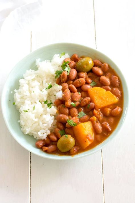 Spanish White Rice, Puerto Rican Rice And Beans, Puerto Rican Rice, Habichuelas Guisadas, Rice With Beans, Sofrito Recipe, Beans And Potatoes, Rice And Beans Recipe, Puerto Rico Food