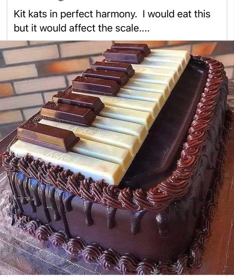 Creative, easy cake for piano lovers Bolo Musical, Music Themed Cakes, Piano Cakes, Kitkat Cake, Music Cakes, Anniversaire Harry Potter, Fancy Cakes, Buttercream Cake, Creative Cakes